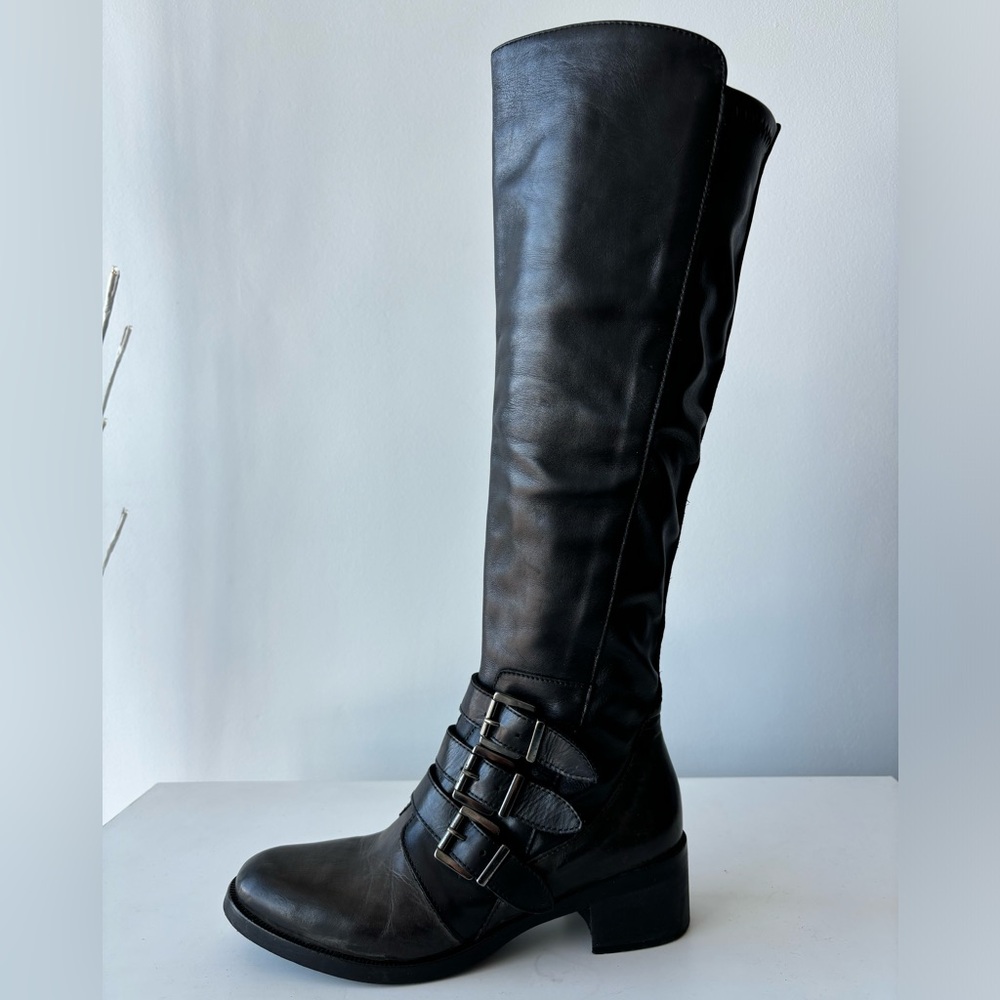 Vera Gomma made in Italy tall leather boots 
36